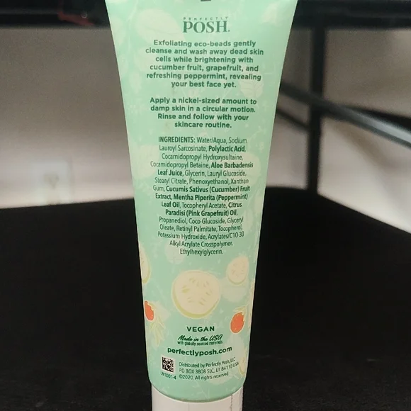 Perfectly Posh BFF Exfoliating Face Wash - Light Green - Picture 2 of 3